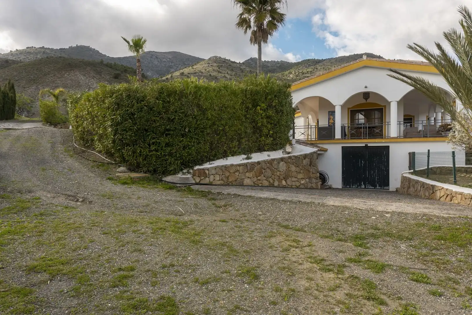 Vista exterior de Finca rústica en venda en Casarabonela amb Calefacció i Piscina