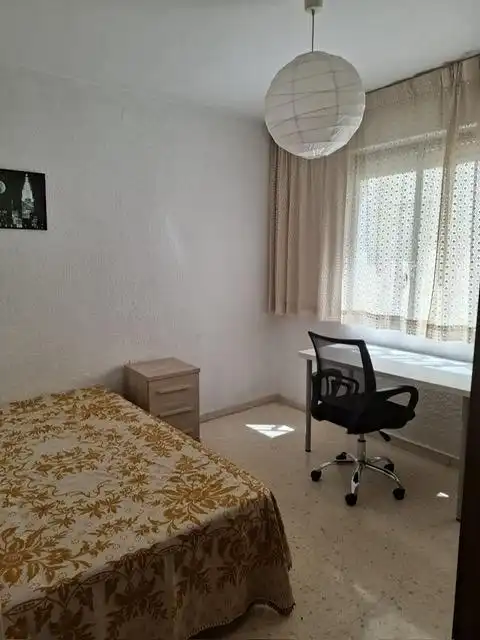 Habitación de Piso de alquiler en Murcia con Terraza y Amueblado