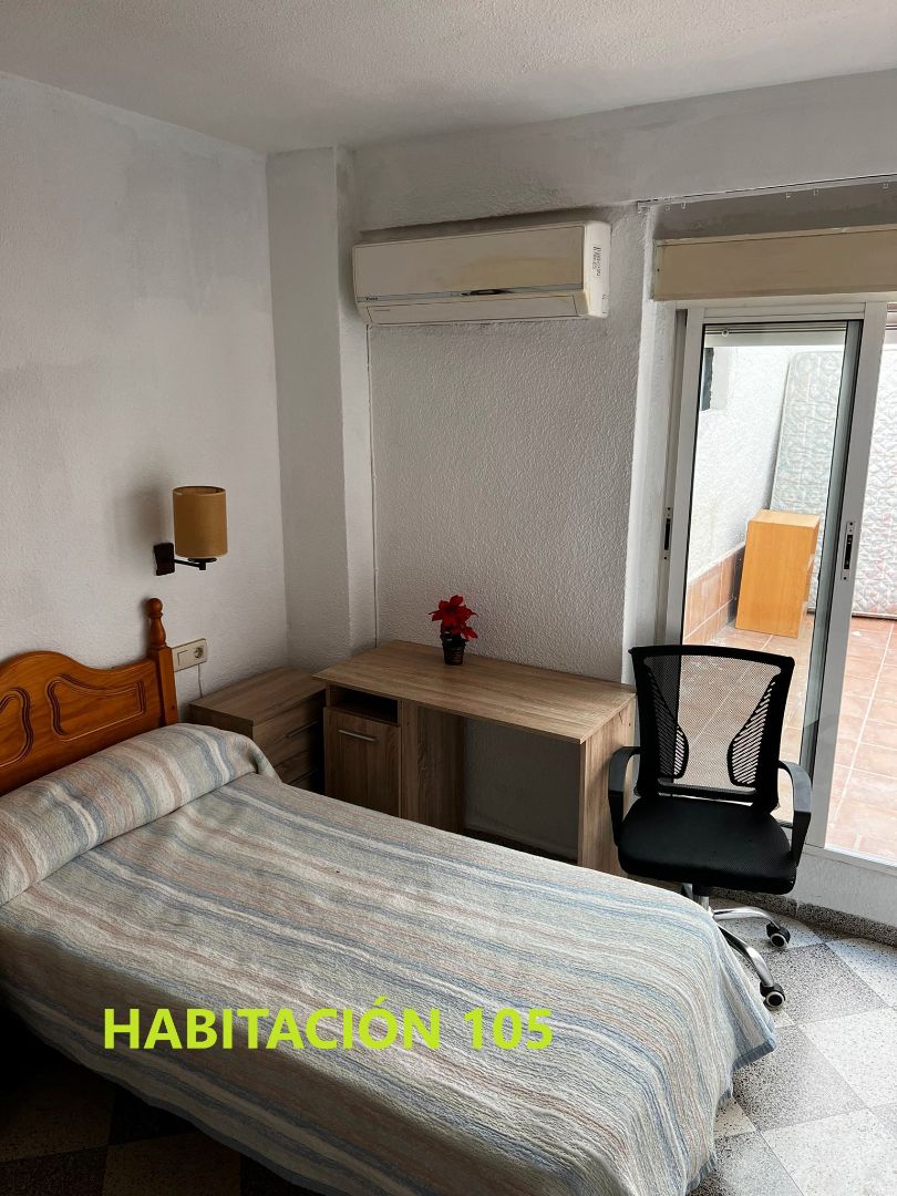 Bedroom of Flat to rent in  Granada Capital  with Air Conditioner, Heating and Furnished