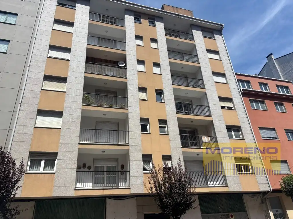 Vista exterior de Piso en venta en Sarria