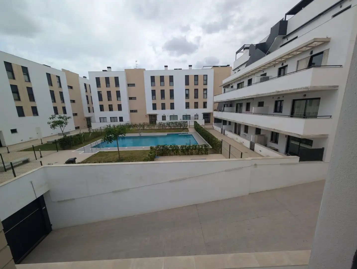 Schwimmbecken von Wohnung zur Miete in Camas mit Klimaanlage, Heizung und Terrasse