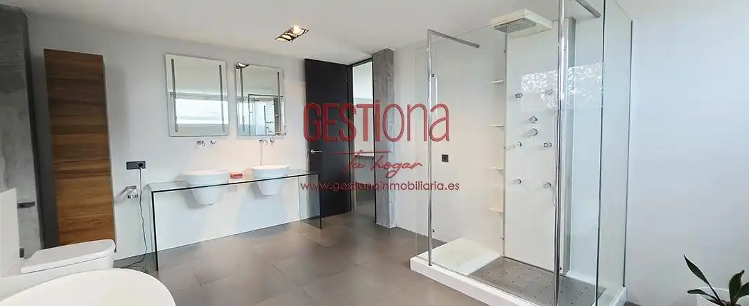 Bathroom of Houses for sale in Santa Cruz de Bezana  with Private garden, Terrace and Furnished