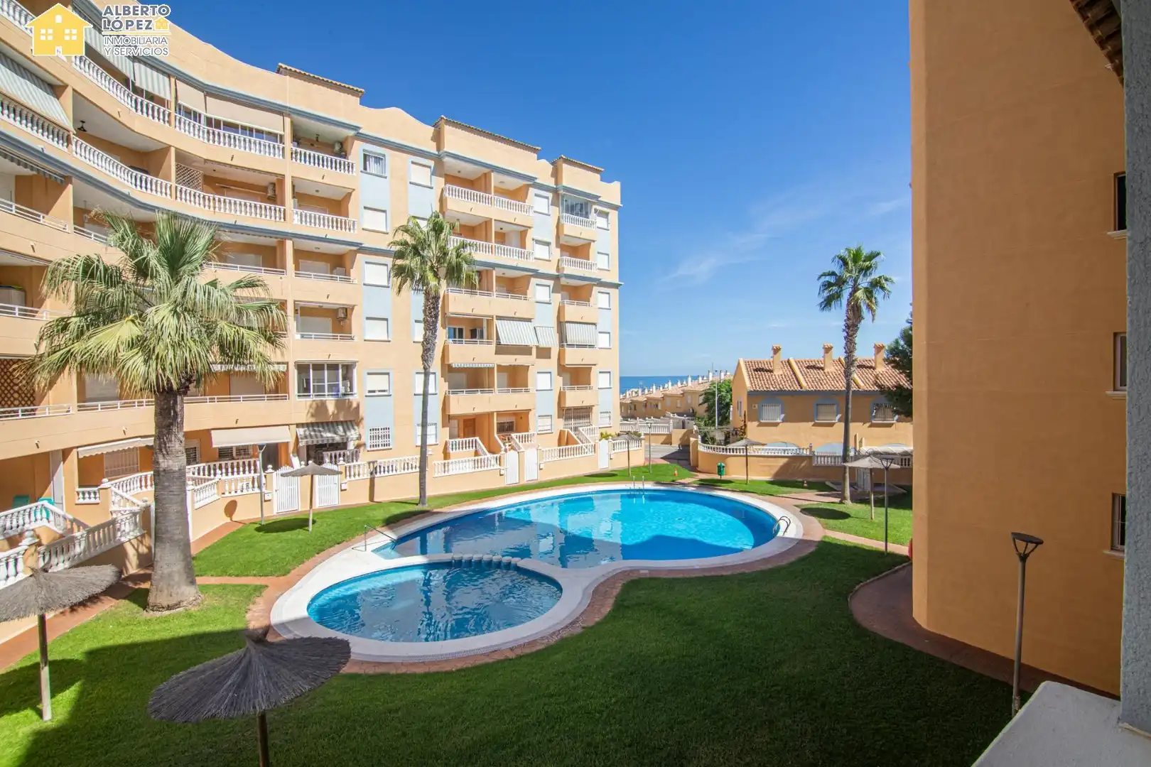 Bungalow with terrace for sale in Los Arenales del Sol, imagen 2