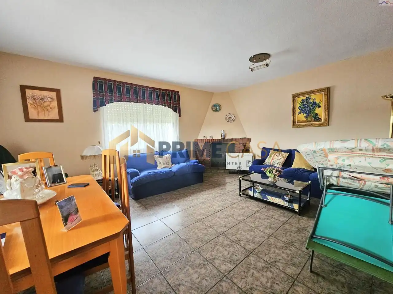 Sala de estar de Casa o chalet en venta en Villa del Prado, Madrid