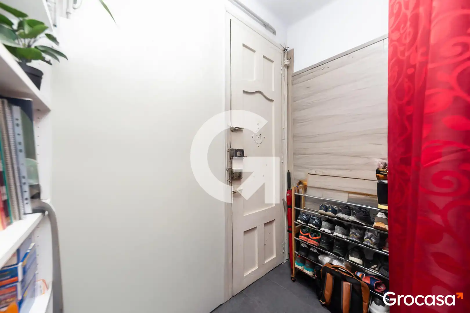 Flat for sale in Barcelona  with Air Conditioner, Oven and Washing machine