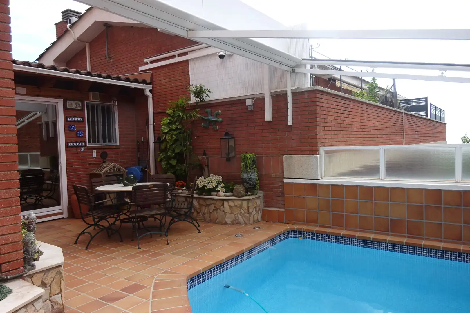Piscina de Casa adosada en venda en Barcelona amb Aire condicionat, Calefacció i Terrassa