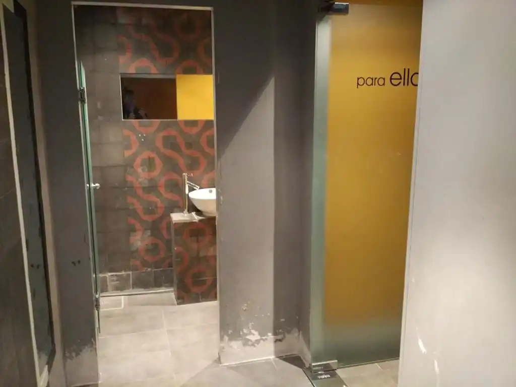 Bathroom of Commercial properties for sale in Castellón de la Plana / Castelló de la Plana