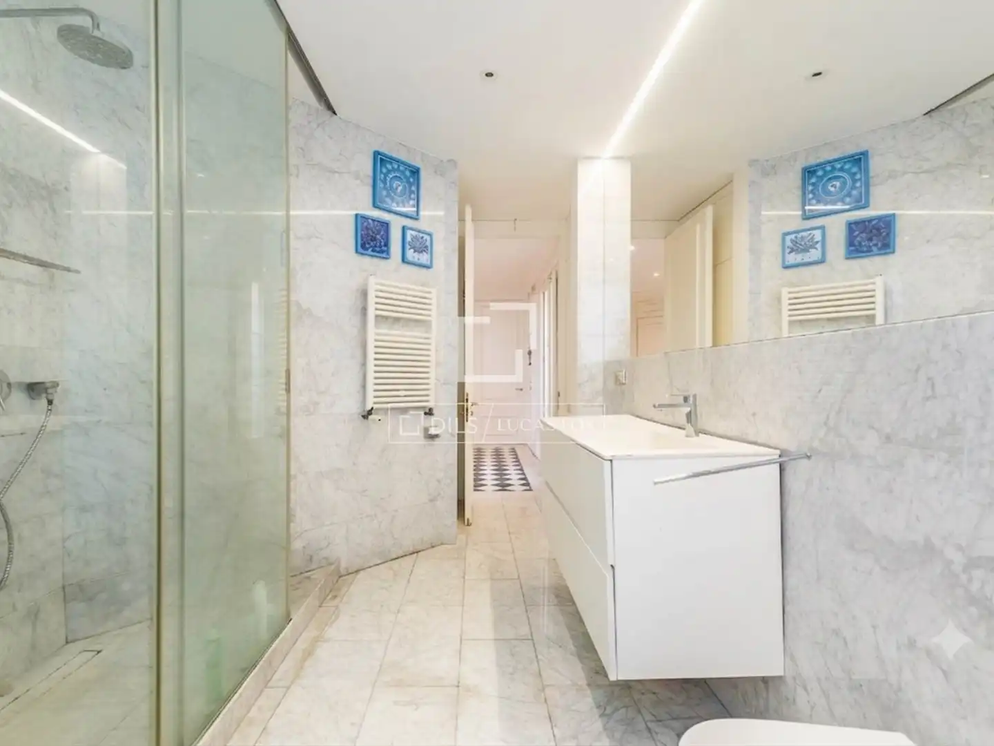 Badezimmer von Wohnung zum Verkauf in Barcelona mit Klimaanlage, Parkett und Terrasse