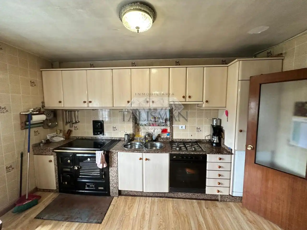 Cocina de Casa o chalet en venta en A Lama   con Calefacción, Jardín privado y Piscina