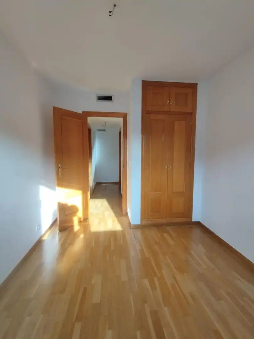Habitación de Piso de alquiler en Murcia con Aire acondicionado, Calefacción y Parquet