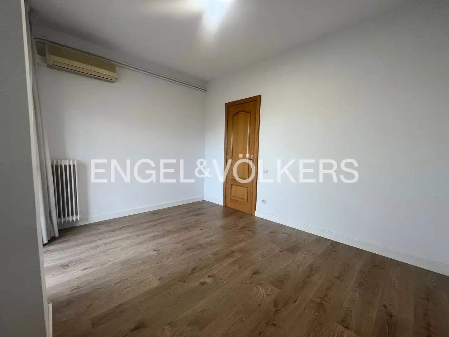 Flat for sale in Barcelona  with Air Conditioner, Heating and Parquet flooring