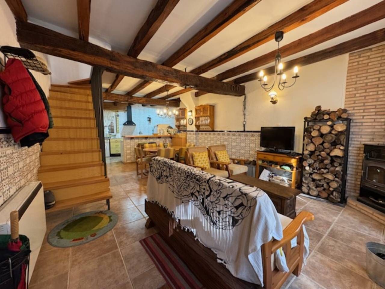 Sala d'estar de Casa o xalet en venda en El Cardoso de la Sierra amb Calefacció i Moblat