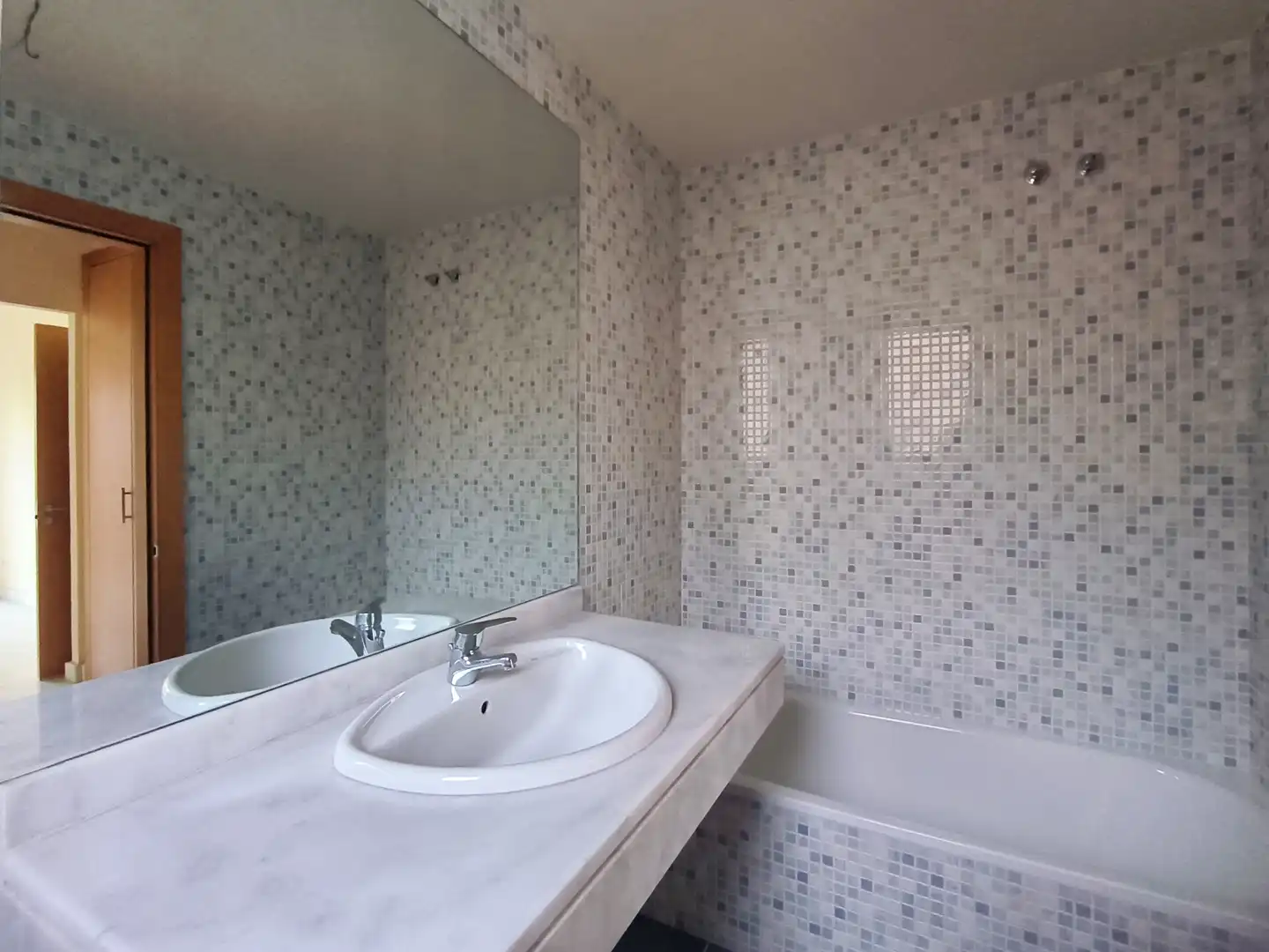 Baño de Casa adosada en venta en Espartinas con Terraza