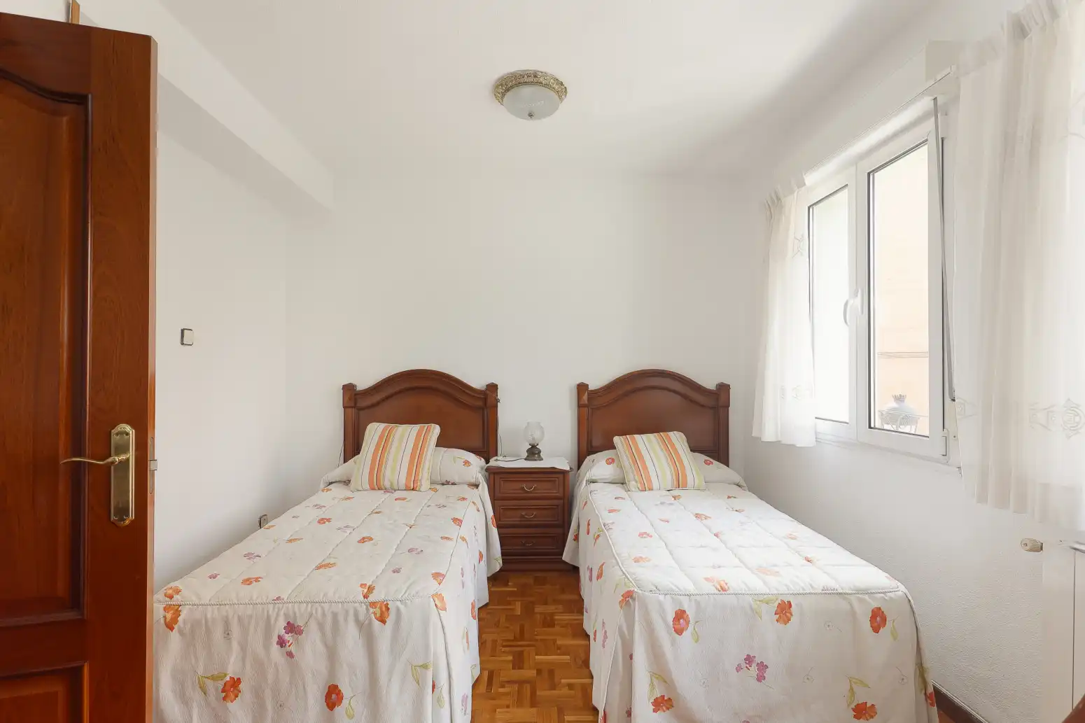 Habitación de Piso en venta en Oviedo  con Calefacción y Parquet