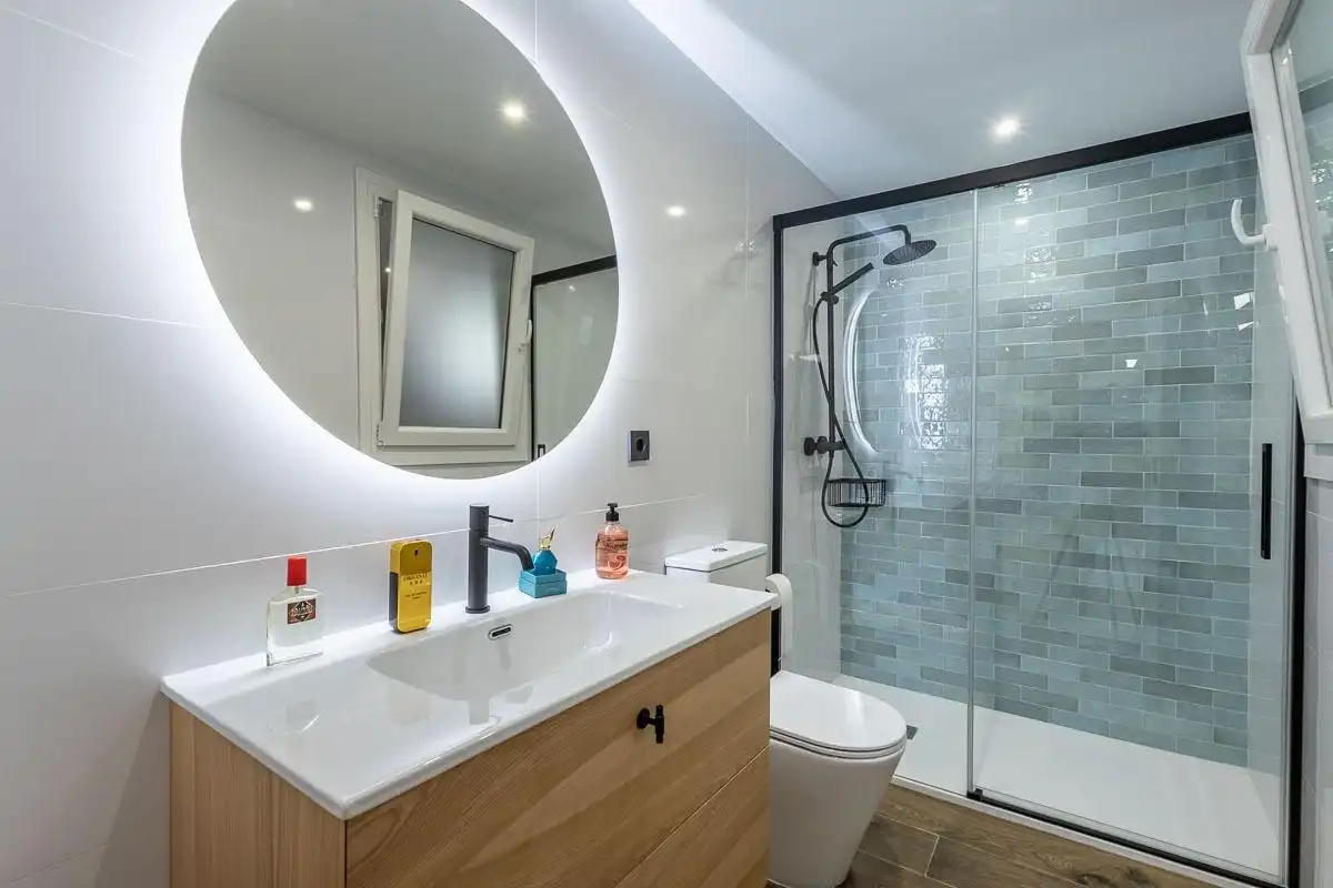 Badezimmer von Haus oder Chalet zum Verkauf in Peligros mit Klimaanlage, Heizung und Terrasse