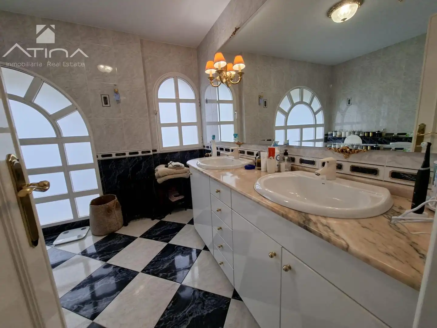 Badezimmer von Haus oder Chalet zum Verkauf in Gandia mit Klimaanlage, Privatgarten und Terrasse