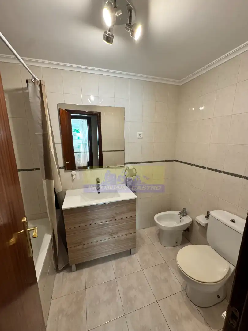 Baño de Piso de alquiler en Castro-Urdiales con Amueblado