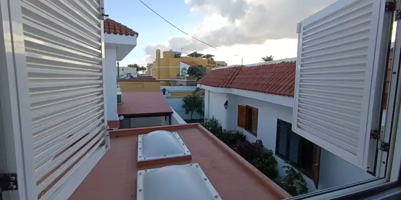 Vista exterior de Casa adosada en venta en Telde con Terraza, Trastero y Amueblado