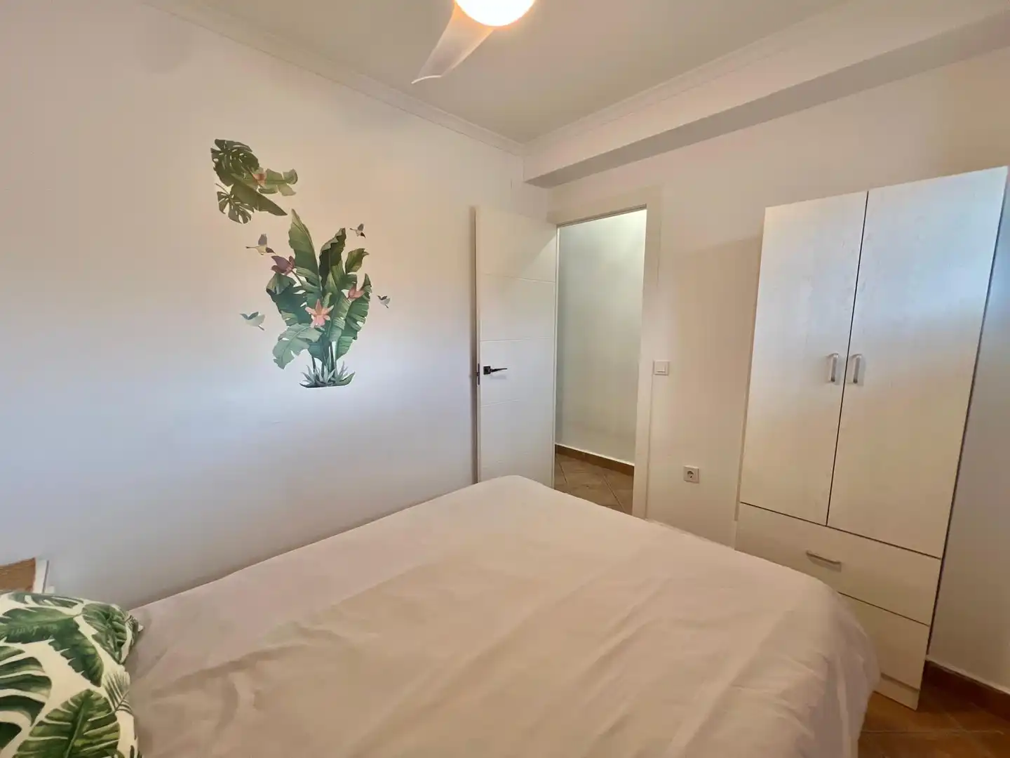 Dormitori de Apartament de lloguer en Torrevieja amb Aire condicionat, Calefacció i Moblat