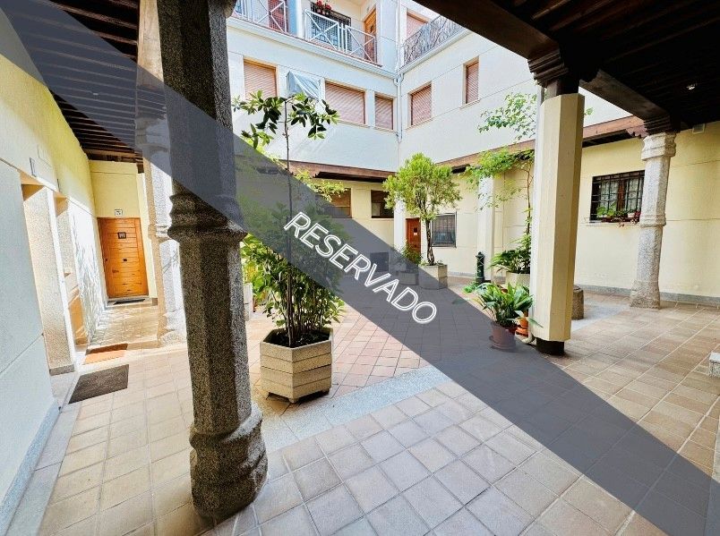 Vista exterior de Apartament en venda en  Toledo Capital amb Calefacció, Moblat i Balcó