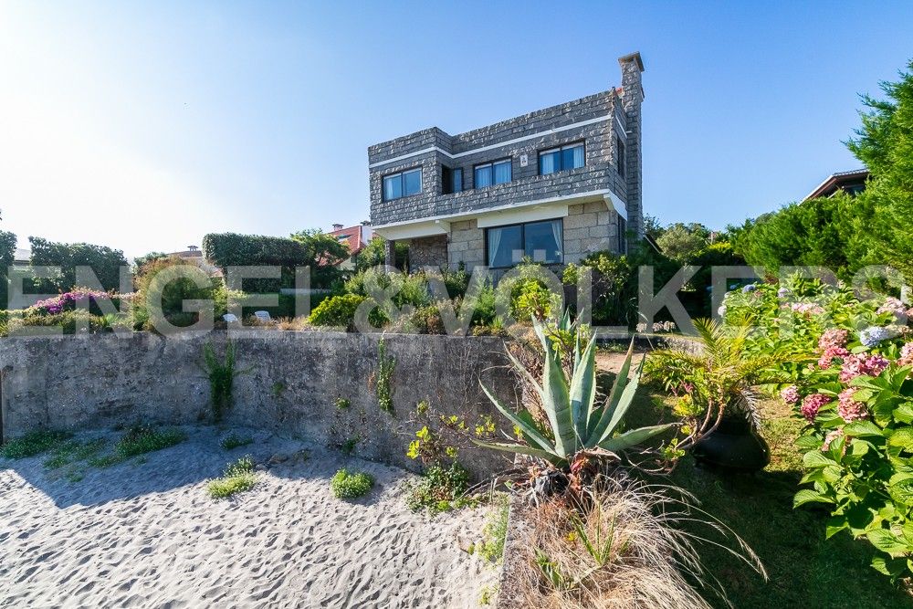 Vista exterior de Casa o chalet en venta en Vigo  con Calefacción, Jardín privado y Terraza