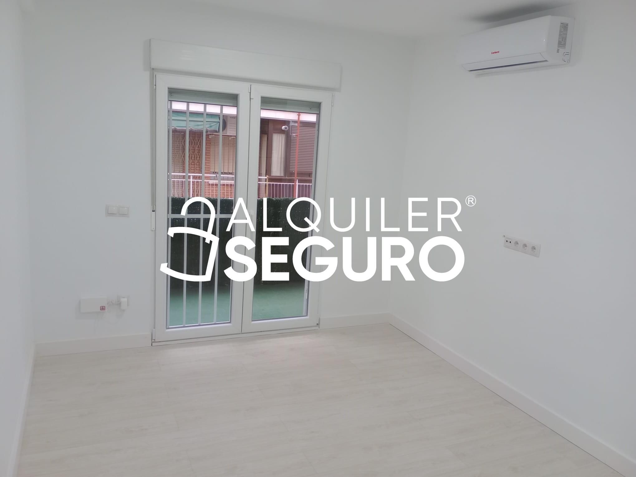 Bedroom of Flat to rent in  Madrid Capital  with Air Conditioner and Heating