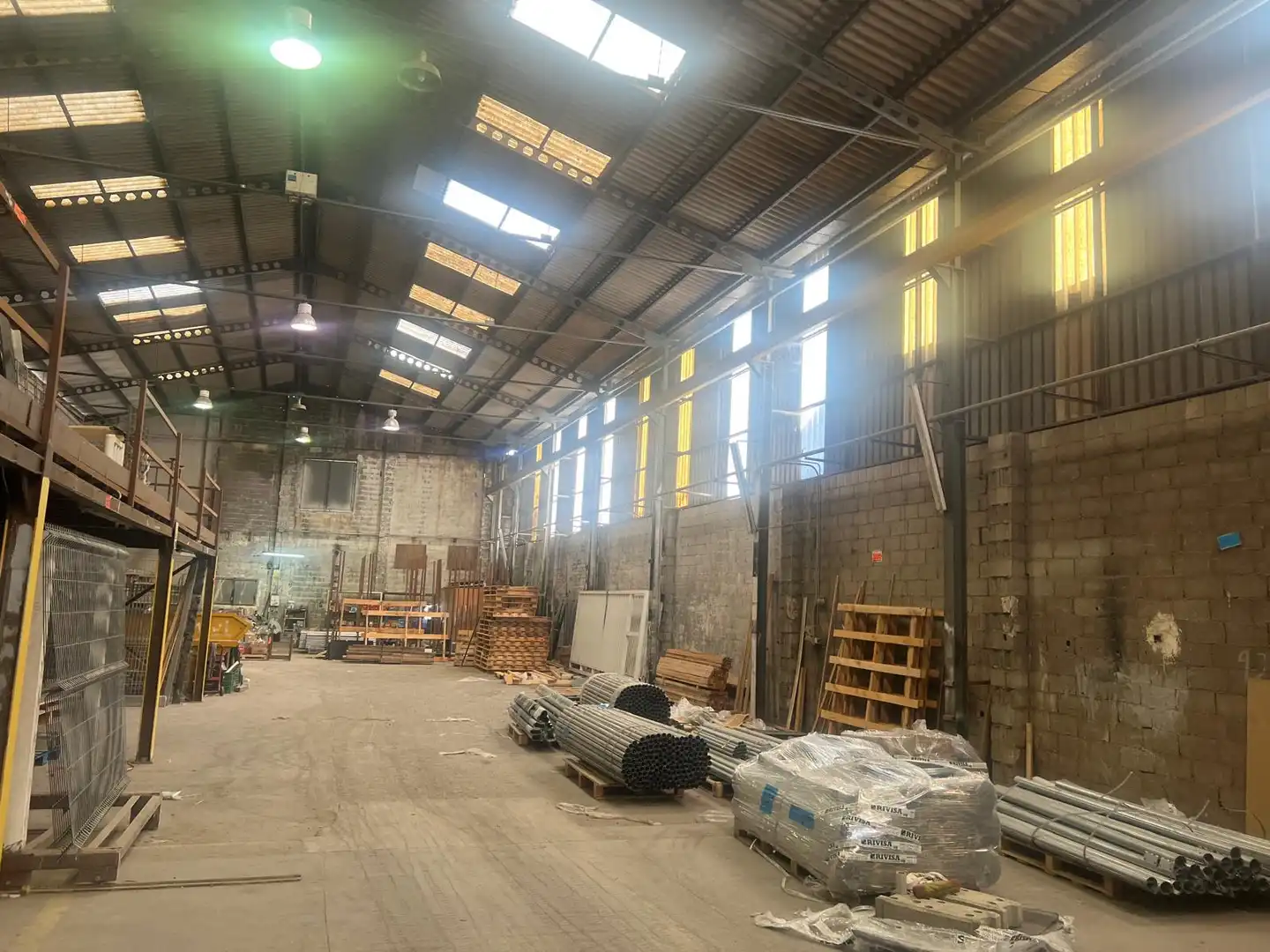 Nau industrial en venda en Manises amb Alarma