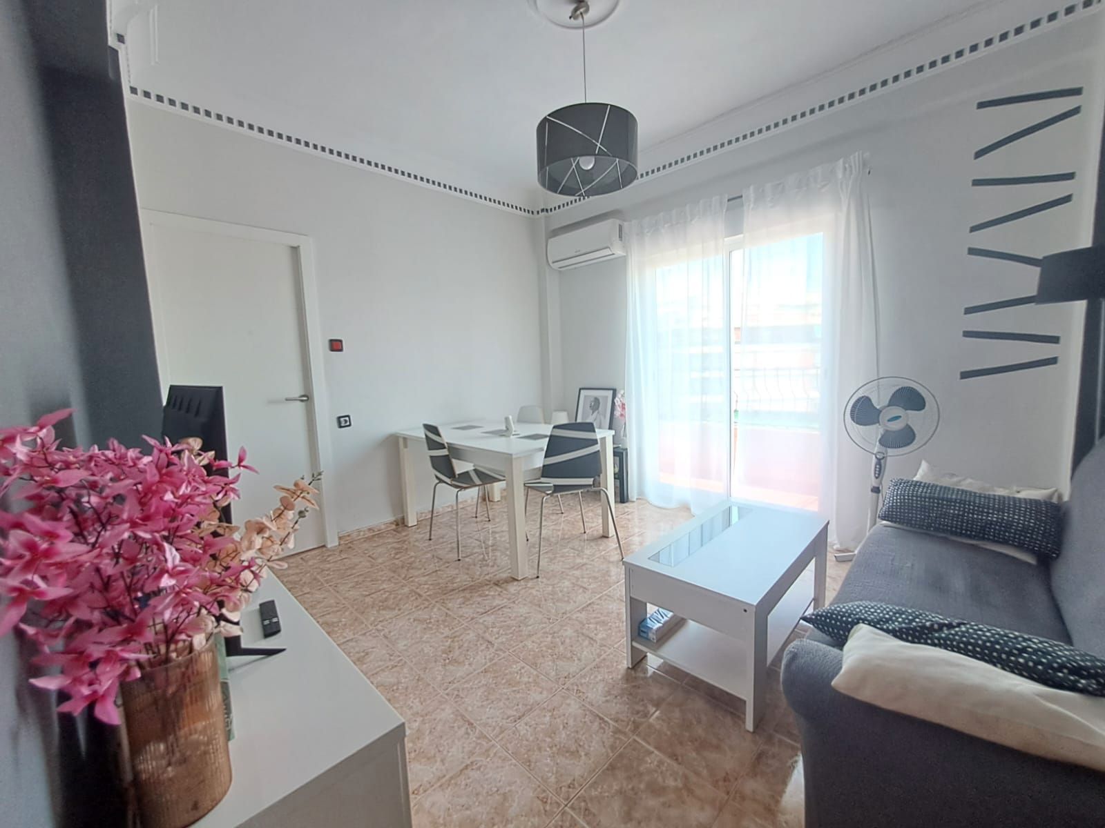 Living room of Flat for sale in  Valencia Capital  with Air Conditioner and Balcony