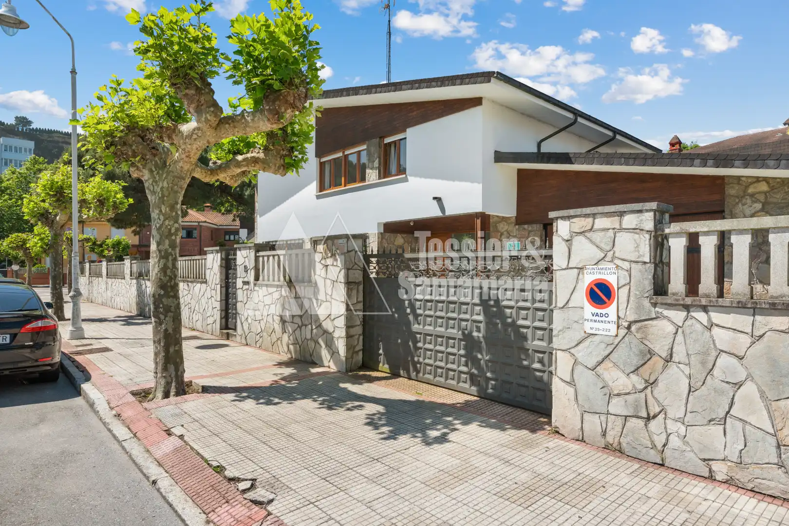 Vista exterior de Casa o chalet en venta en Castrillón con Calefacción, Jardín privado y Terraza