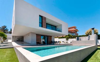 Vista exterior de Casa o xalet en venda en Alicante / Alacant amb Aire condicionat, Terrassa i Piscina