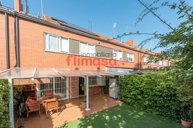 Casa adosada en Venta en Calle Sofía de Grecia en Sector S