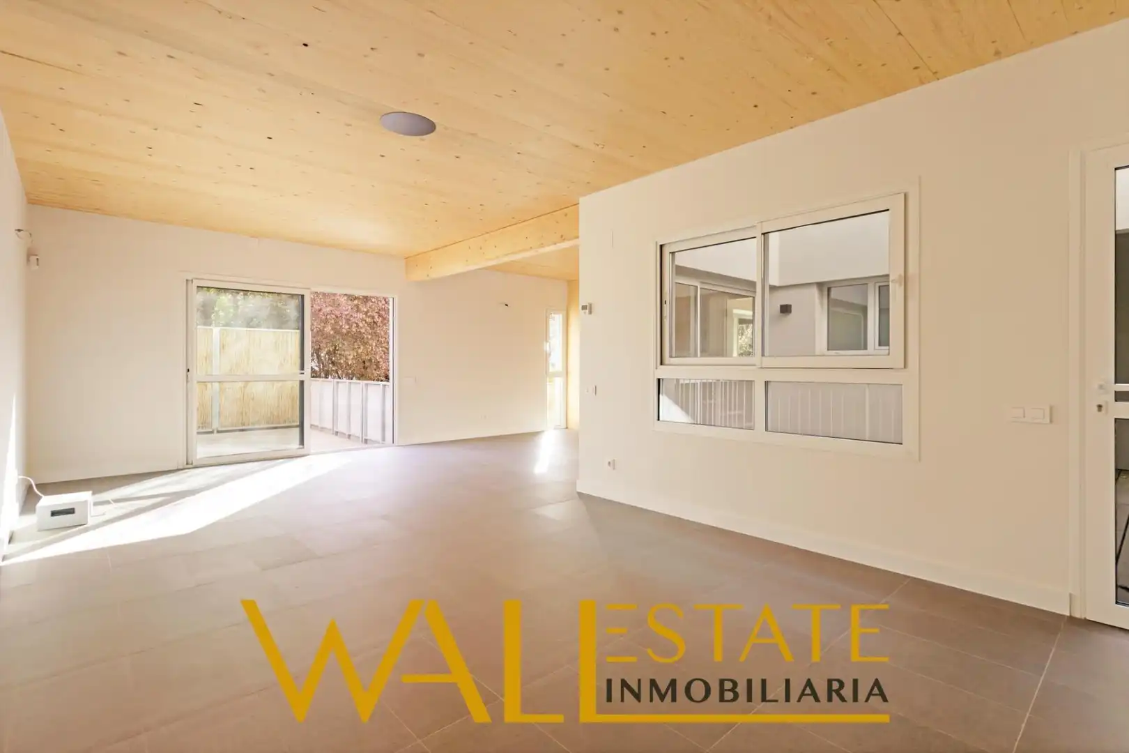 Vista exterior de Casa o xalet en venda en Madrid amb Calefacció, Jardí privat i Terrassa