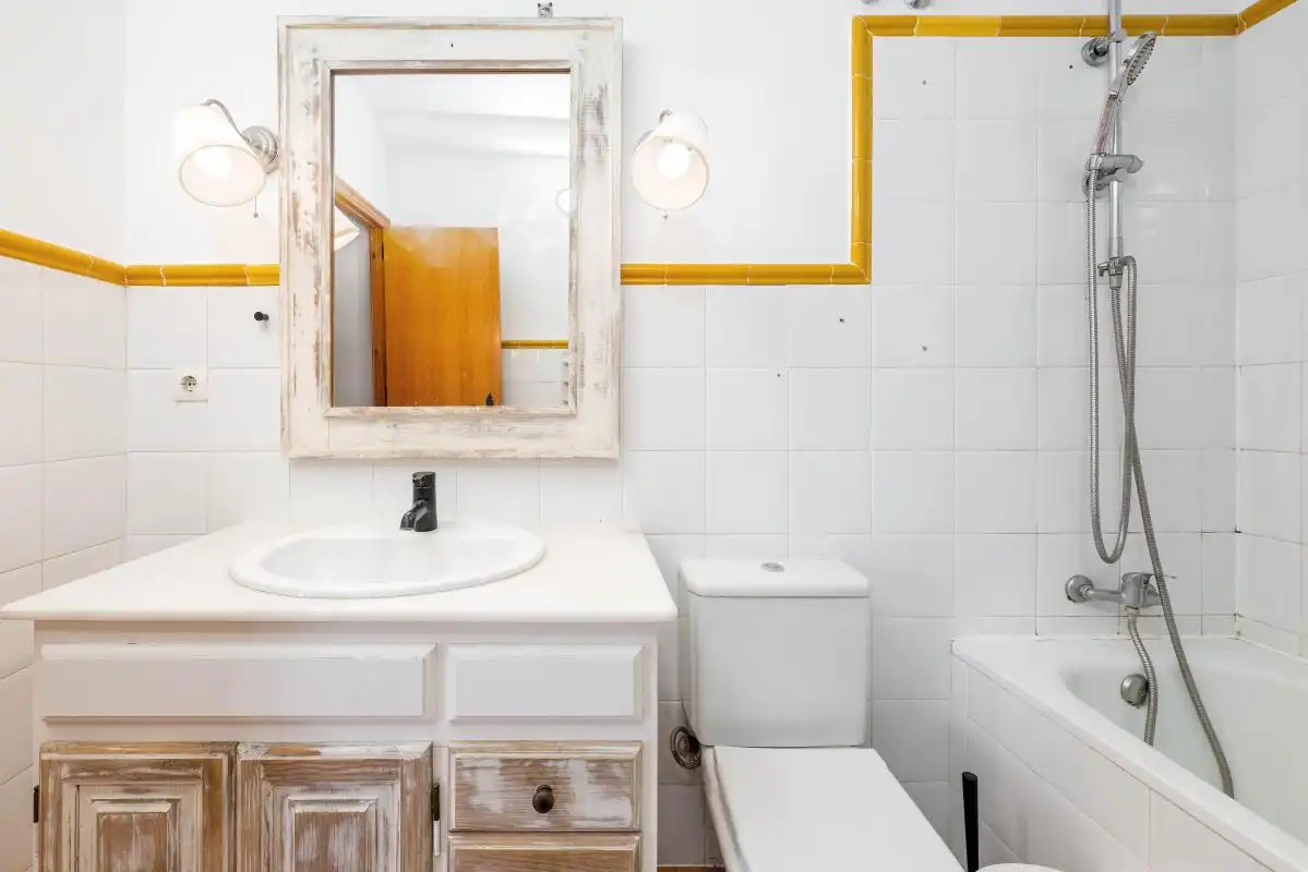 Baño de Casa adosada en venta en Aznalcázar con Aire acondicionado, Calefacción y Jardín privado