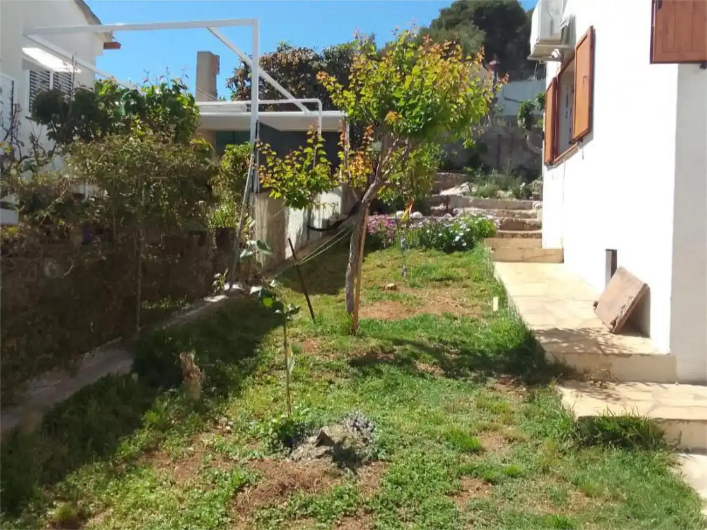 Jardí de Casa o xalet en venda en Cubelles amb Aire condicionat, Jardí privat i Traster