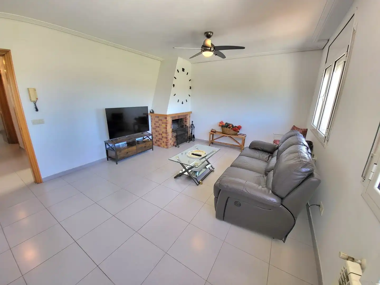 Sala d'estar de Casa o xalet en venda en Vidreres amb Jardí privat, Terrassa i Balcó