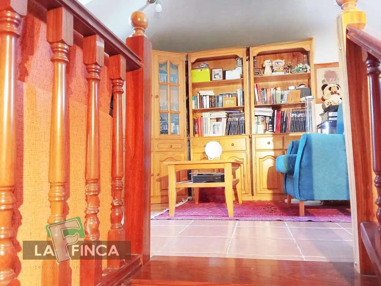 Sala d'estar de Casa o xalet en venda en Soto del Barco amb Calefacció, Parquet i Terrassa