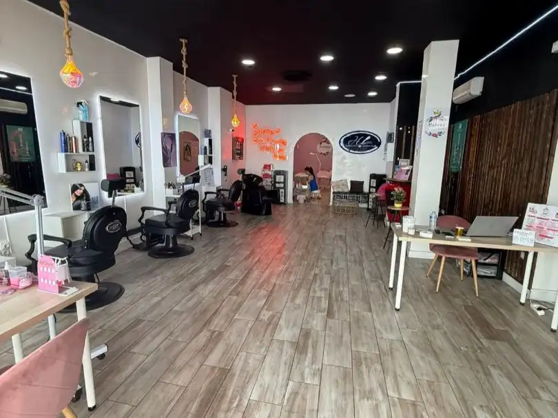 Local comercial en traspàs a calle larga 20