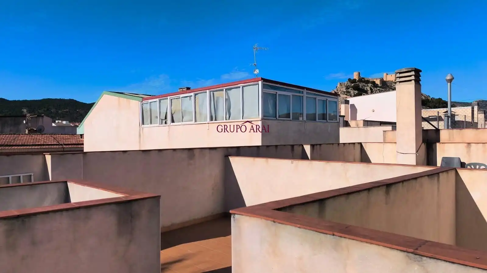 Außenansicht von Maisonette zum Verkauf in Castalla mit Klimaanlage, Terrasse und Abstellraum