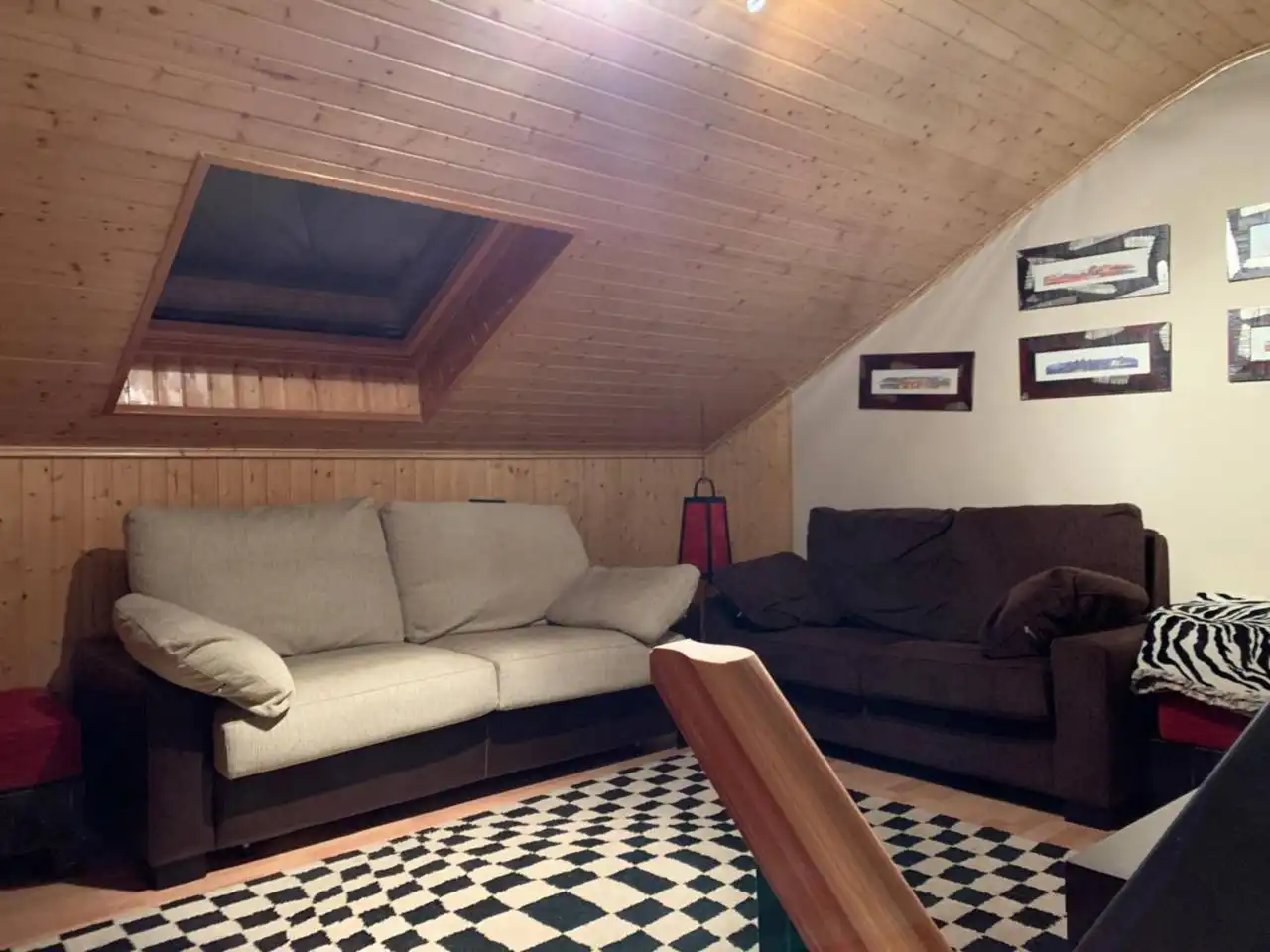 Sala de estar de Dúplex en venta en Puebla de Lillo con Calefacción, Parquet y Trastero