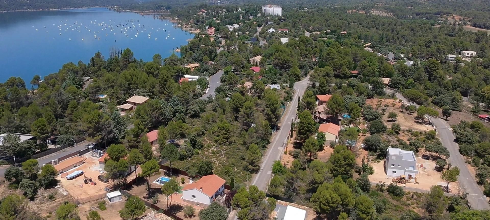 Vista exterior de Casa adosada en venda en Pareja amb Calefacció i Piscina