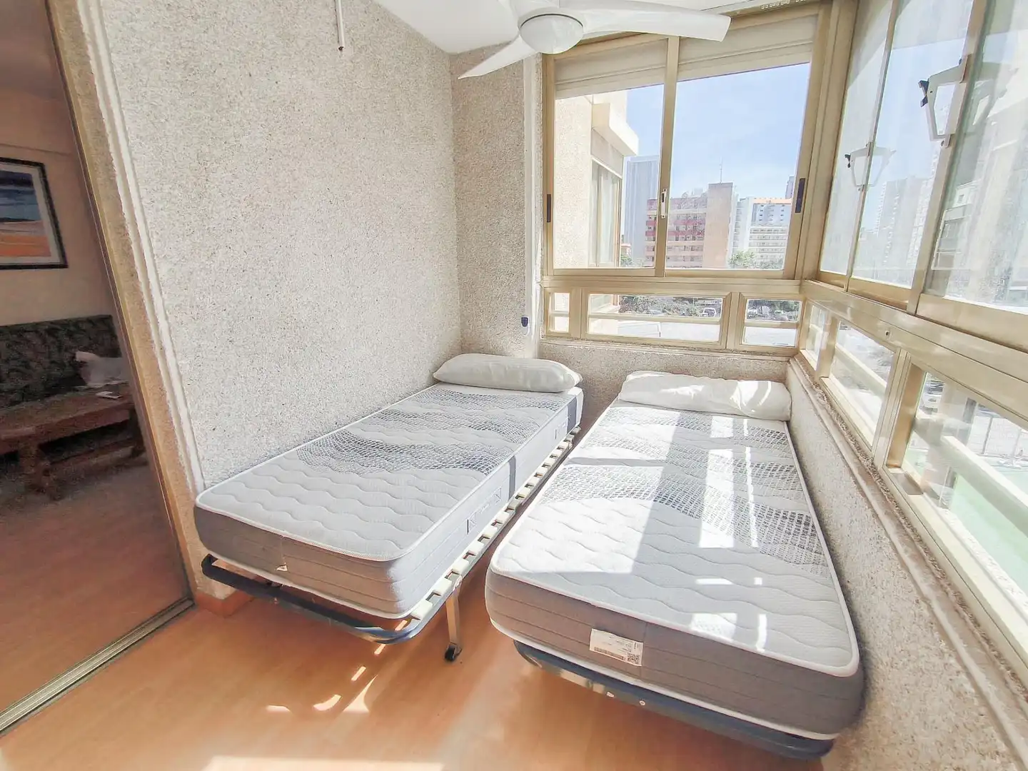 Dormitori de Apartament en venda en Benidorm amb Aire condicionat, Jardí privat i Moblat