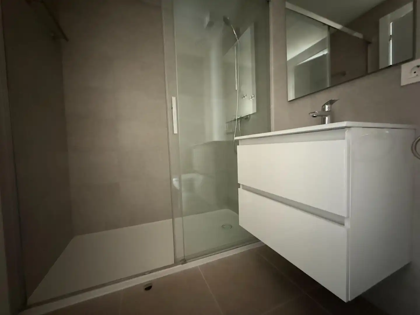 Badezimmer von Wohnung zur Miete in Sevilla mit Klimaanlage
