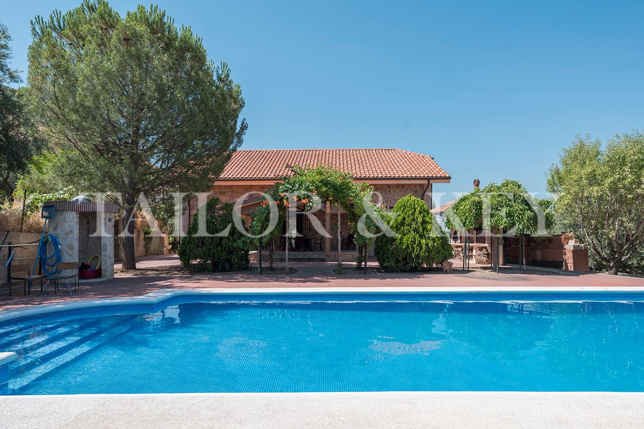 Jardí de Casa o xalet en venda en Paracuellos de Jarama amb Aire condicionat, Calefacció i Jardí privat