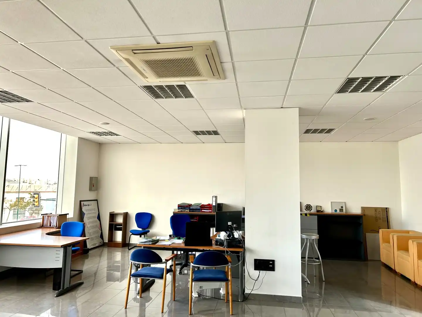 Büro zur Miete in Málaga mit Klimaanlage, Heizung und Terrasse
