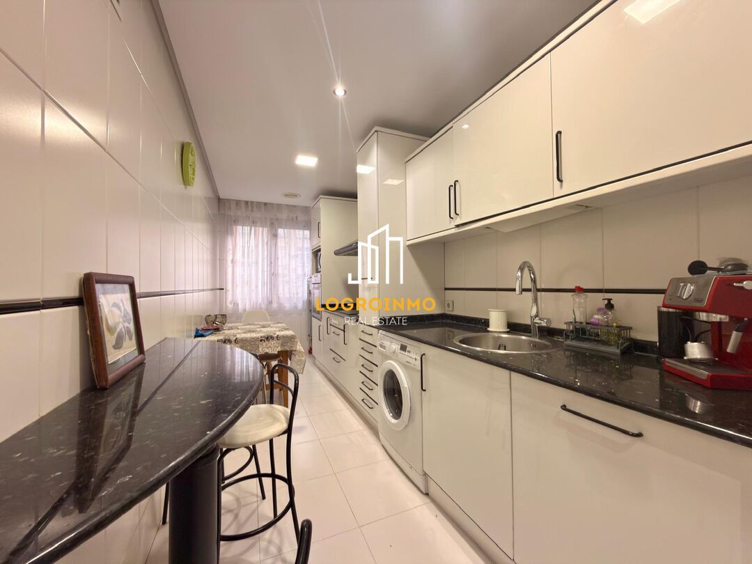 Kitchen of Flat for sale in  Logroño  with Air Conditioner, Heating and Storage room