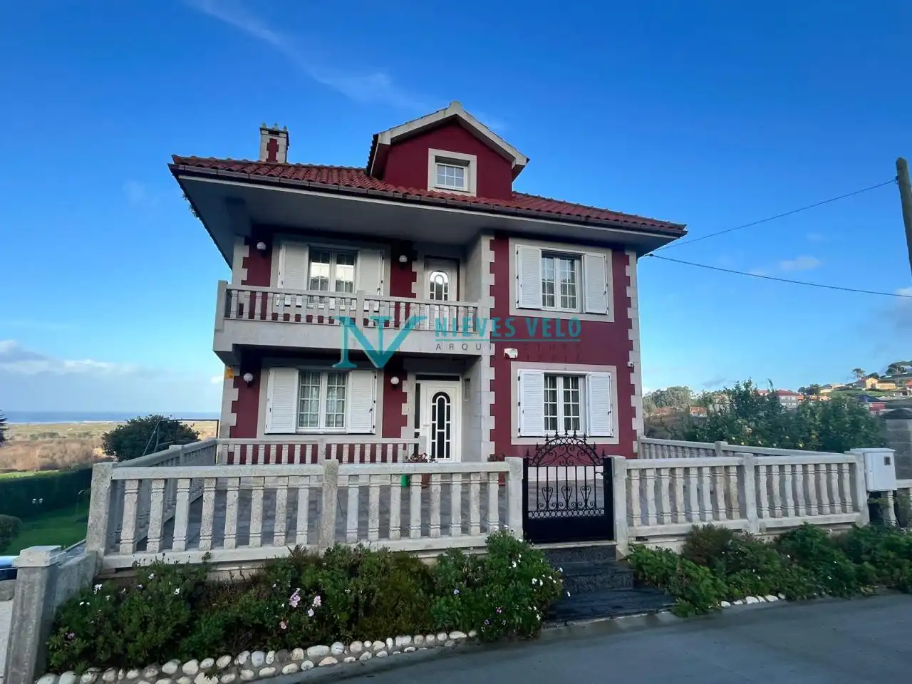 Außenansicht von Haus oder Chalet zum Verkauf in Carballo mit Heizung, Privatgarten und Möbliert