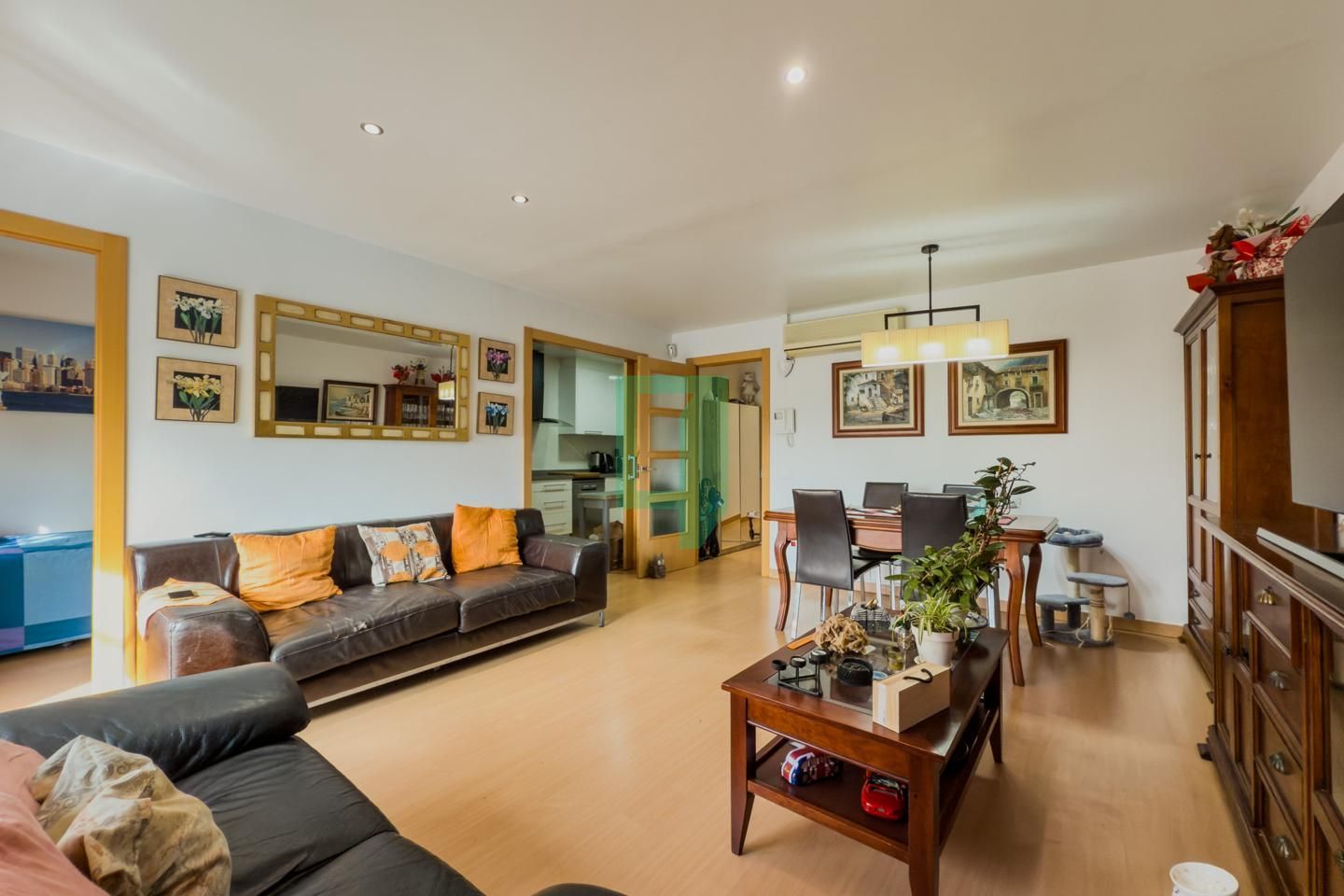 Sala d'estar de Casa o xalet en venda en Badalona amb Aire condicionat, Calefacció i Jardí privat