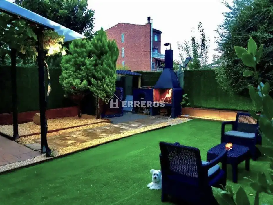 Jardín de Casa adosada en venta en Uruñuela con Calefacción, Parquet y Terraza
