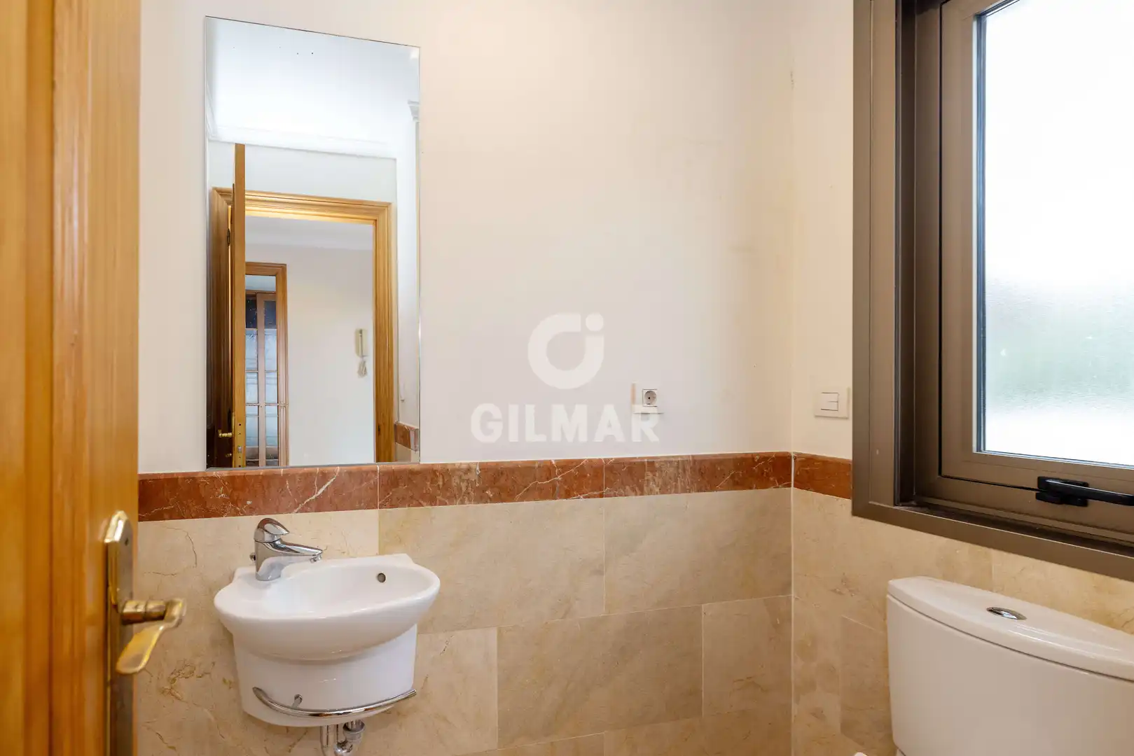Baño de Casa adosada en venta en Marbella con Calefacción, Jardín privado y Piscina