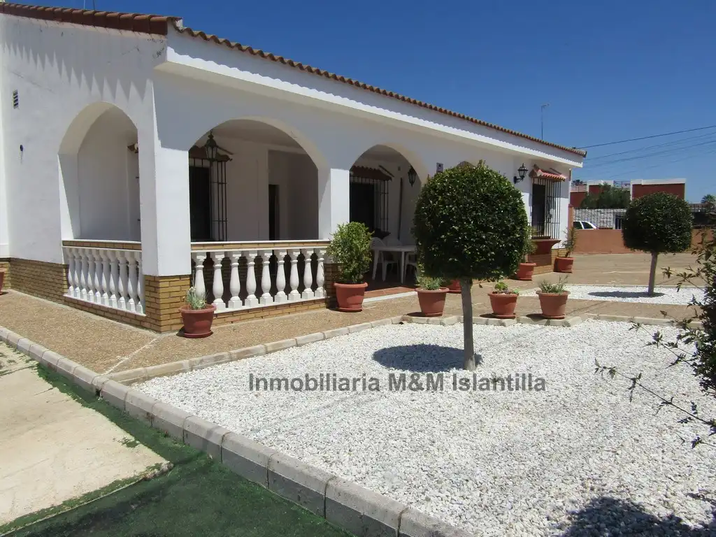 Vista exterior de Casa o chalet en venta en Ayamonte con Jardín privado, Terraza y Amueblado
